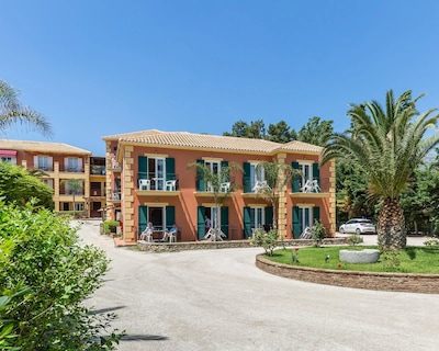 Makis Hotel