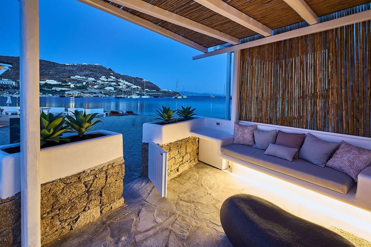 Adorno Beach Hotel & Suites
