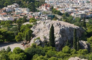 Klippan Areopagen i Aten sedd från Akropolis