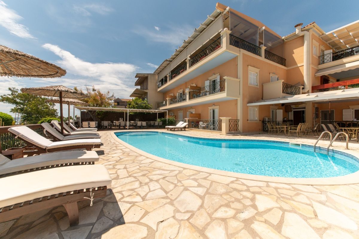 Lazaratos Hotel