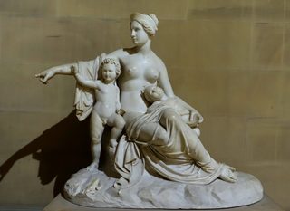 Leto med de späda barnen Apollon och Artemis i Francesco Pozzis skulptur