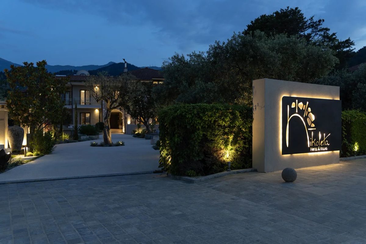 Nikoleta Luxury Villa